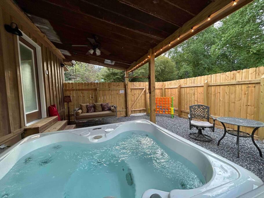 Blissful Nook Tiny Home ~ Cozy Retreat W/ Hot Tub; Near Town And Deep Creek Bryson City Eksteriør billede